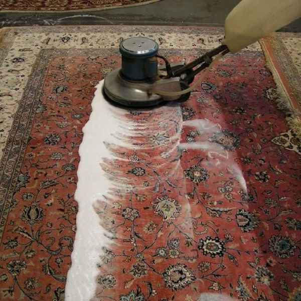 حذف لکه‌ های سرسخت در قالیشویی